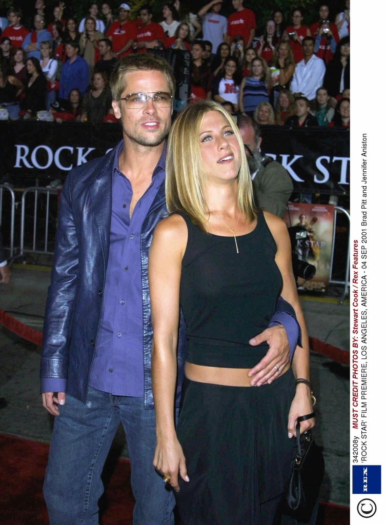 W 2001 roku aktorka wyszła za mąż za Brada Pitta