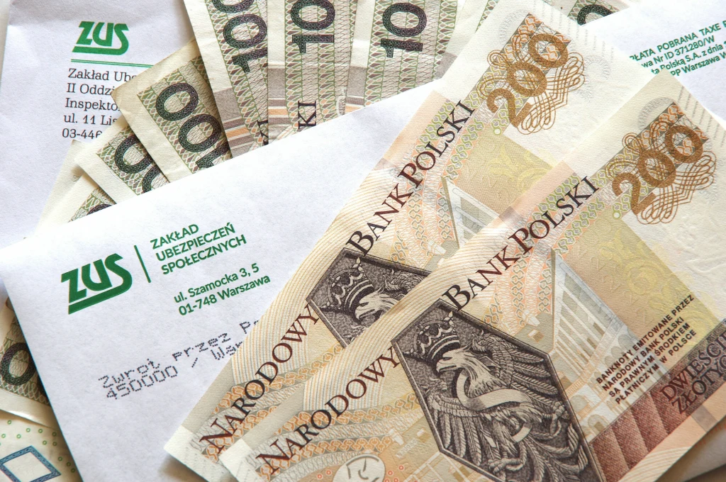 421 tys. emerytów i rencistów pobiera z ZUS świadczenia w wysokości 4920-12800 zł brutto