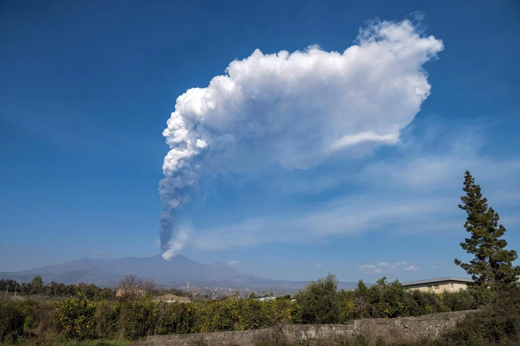 Erupcja wulkanu Etna w marcu br.