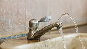 Kamień i rdza po cichu niszczą stare instalacje w blokach z PRL-u. Rury zbliżają się do kresu wytrzymałości