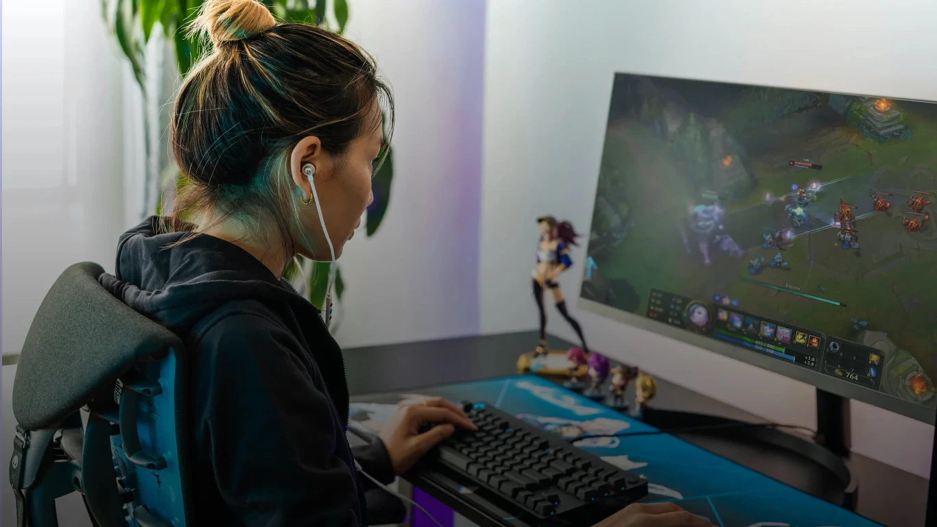 Układ dwóch wyspecjalizowanych przetworników, jeden do tonów wysokich / średnich oraz drugi do tonów niskich, mają oferować bogaty w szczegóły dźwięk, który precyzyjnie będzie oddawał odgłosy ze świata gry, a mikrofon na kablu gwarantować wyraźną komunikację.