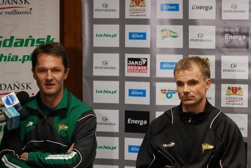 Maciej Kalkowski z trenerem Jackiem Zielińskim po meczu Pucharu Ligi z GKS Bełchatów Maciej Kalkowski z trenerem Jackiem Zielińskim po meczu Pucharu Ligi z GKS Bełchatów