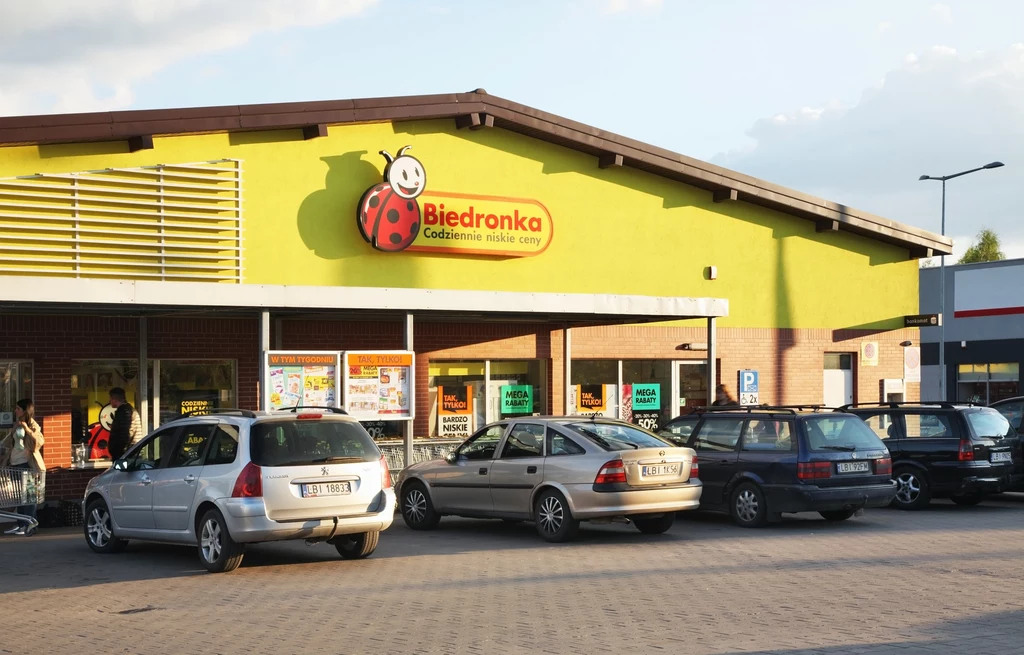 Biedronka i Lidl, ale także i inne sieci muszą dostosować się do prawa, które zacznie obowiązywać od 1 stycznia 2025. Do zmian już zaczęły się przygotowywać.