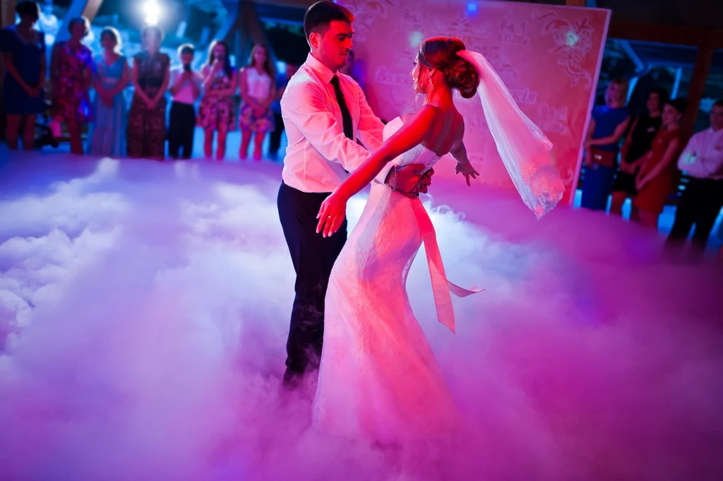 Pierwszy taniec to dla wielu par jeden z najważniejszych momentów na weselu 