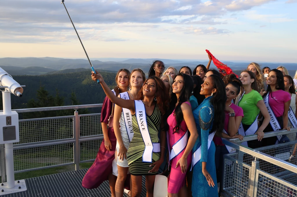 Uczestniczki Miss Supranational 2021 bawiły się w malowniczej Jaworzynie Krynickiej