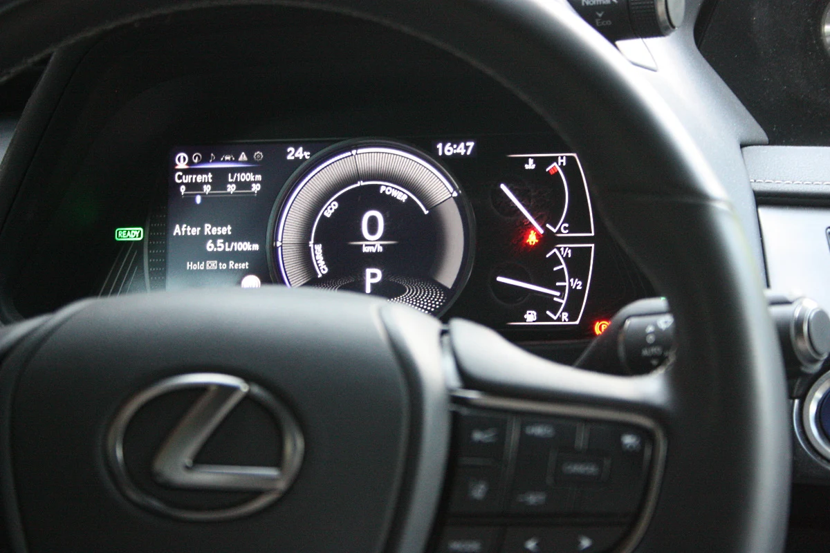 Lexus UX 250h 