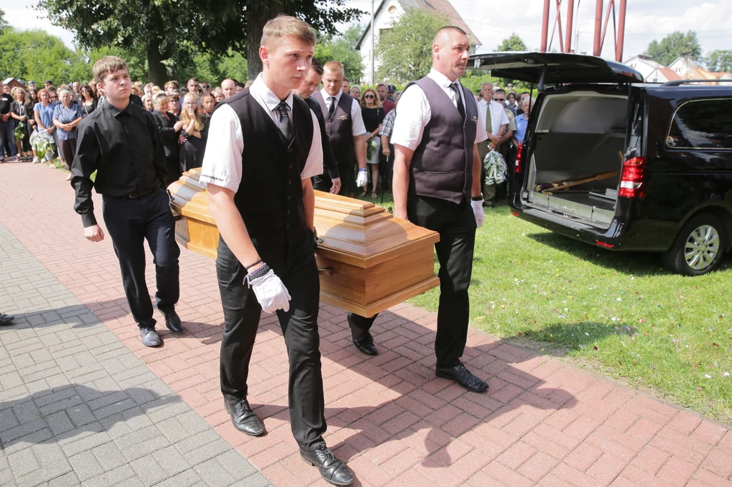 W uznaniu czynu chłopca prezydent Andrzej Duda odznaczył go pośmiertnie medalem "Za ofiarność i odwagę". W uznaniu czynu chłopca prezydent Andrzej Duda odznaczył go pośmiertnie medalem "Za ofiarność i odwagę".