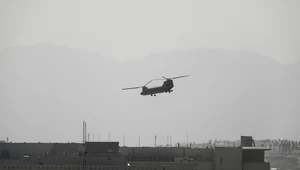 Śmigłowiec Chinook ląduje na dachu ambasady USA w Kabulu