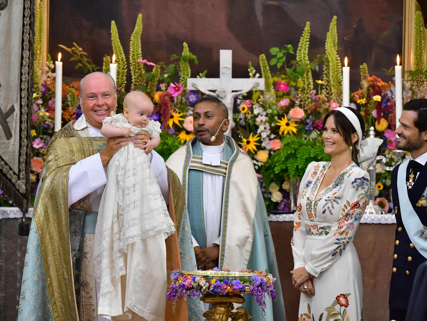 Chrzest trzeciego syna księcia Karola Filipa oraz jego żony, księżnej Zofii Hellqvist. Chrzest trzeciego syna księcia Karola Filipa oraz jego żony, księżnej Zofii Hellqvist.