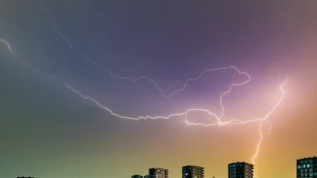 Spodziewane są burze z gradem; IMGW wydał alerty 