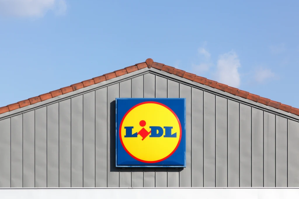 Lidl otwiera sklep przy autostradzie. Zdjęcie ilustracyjne