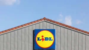 Lidl otwiera sklep przy autostradzie. Zdjęcie ilustracyjne