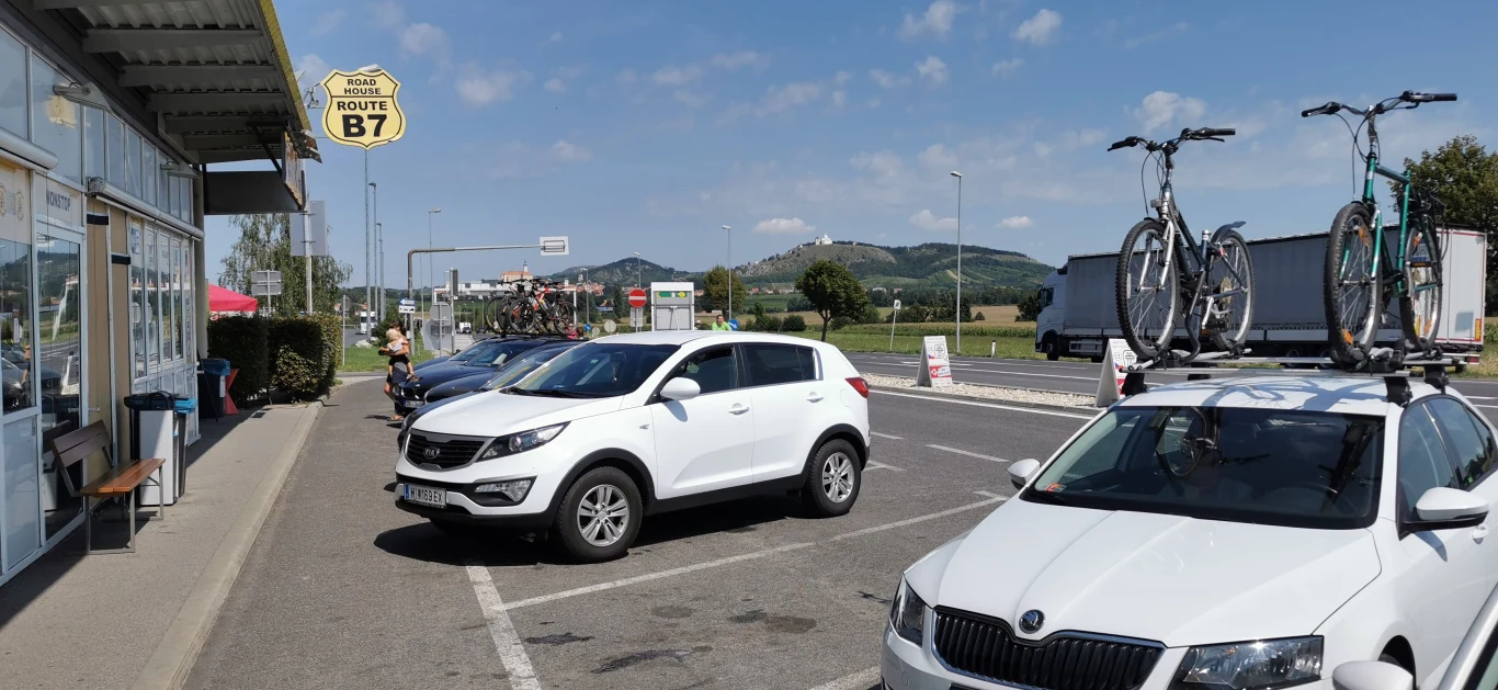 W pawilonie w Drasenhofen można kupić winietę austriacką w klasycznej, papierowej wersji.