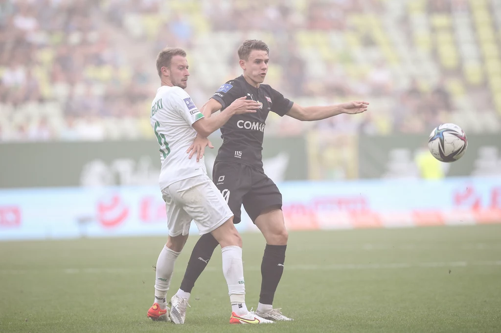 Karol Knap (w czarnej koszulce) w barwach Cracovii w meczu z Lechią Gdańsk