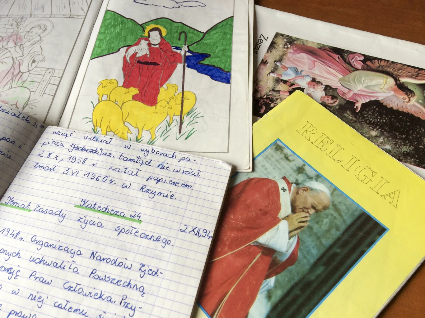 14 października to dzień wszystkich pracowników oświaty w Polsce. Nie tylko nauczycieli, ale też pedagogów, psychologów, katechetów oraz wszystkich tych, których wkład w uczenie dzieci jest największy