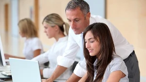 Zdjęcie ilustracyjne Szkolenia na koszt pracodawcy się opłacają 