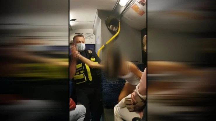 Interwencja wobec pasażerki w warszawskim autobusie Interwencja wobec pasażerki w warszawskim autobusie