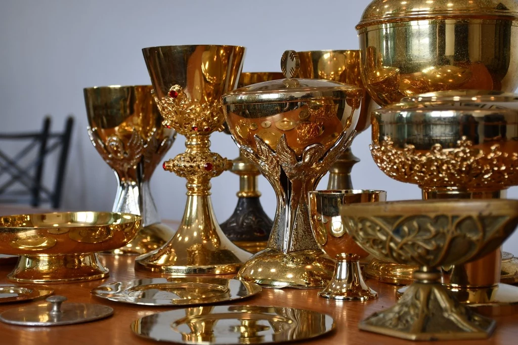 Policjanci odzyskali skradzione naczynia liturgiczne Policjanci odzyskali skradzione naczynia liturgiczne