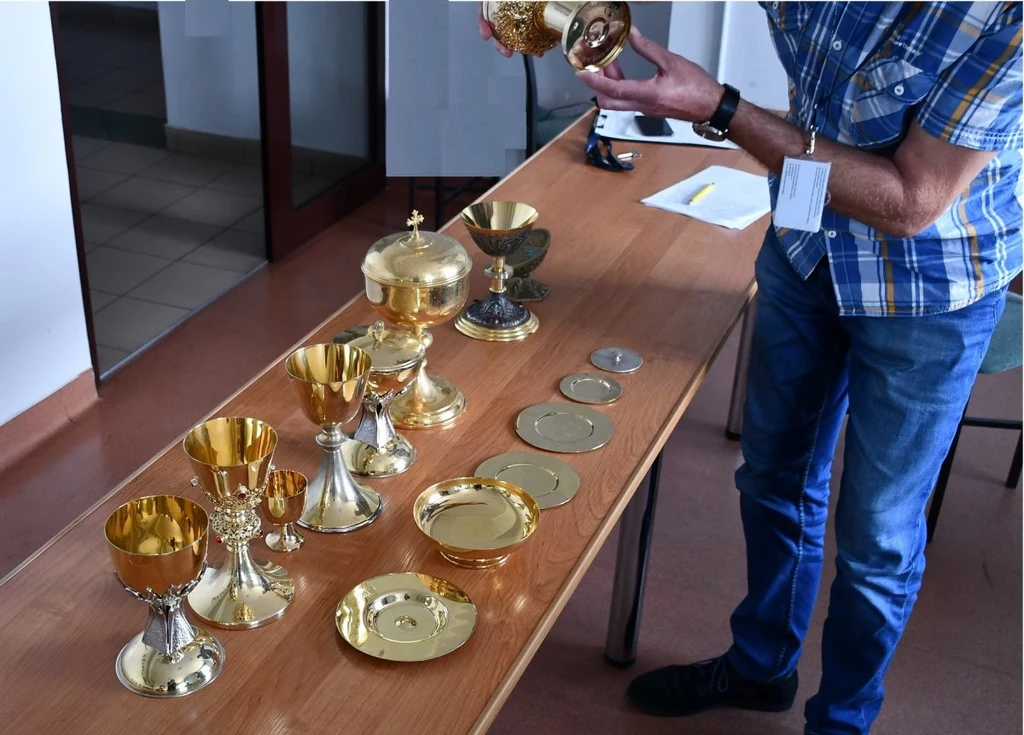 Skradzione naczynia liturgiczne Skradzione naczynia liturgiczne
