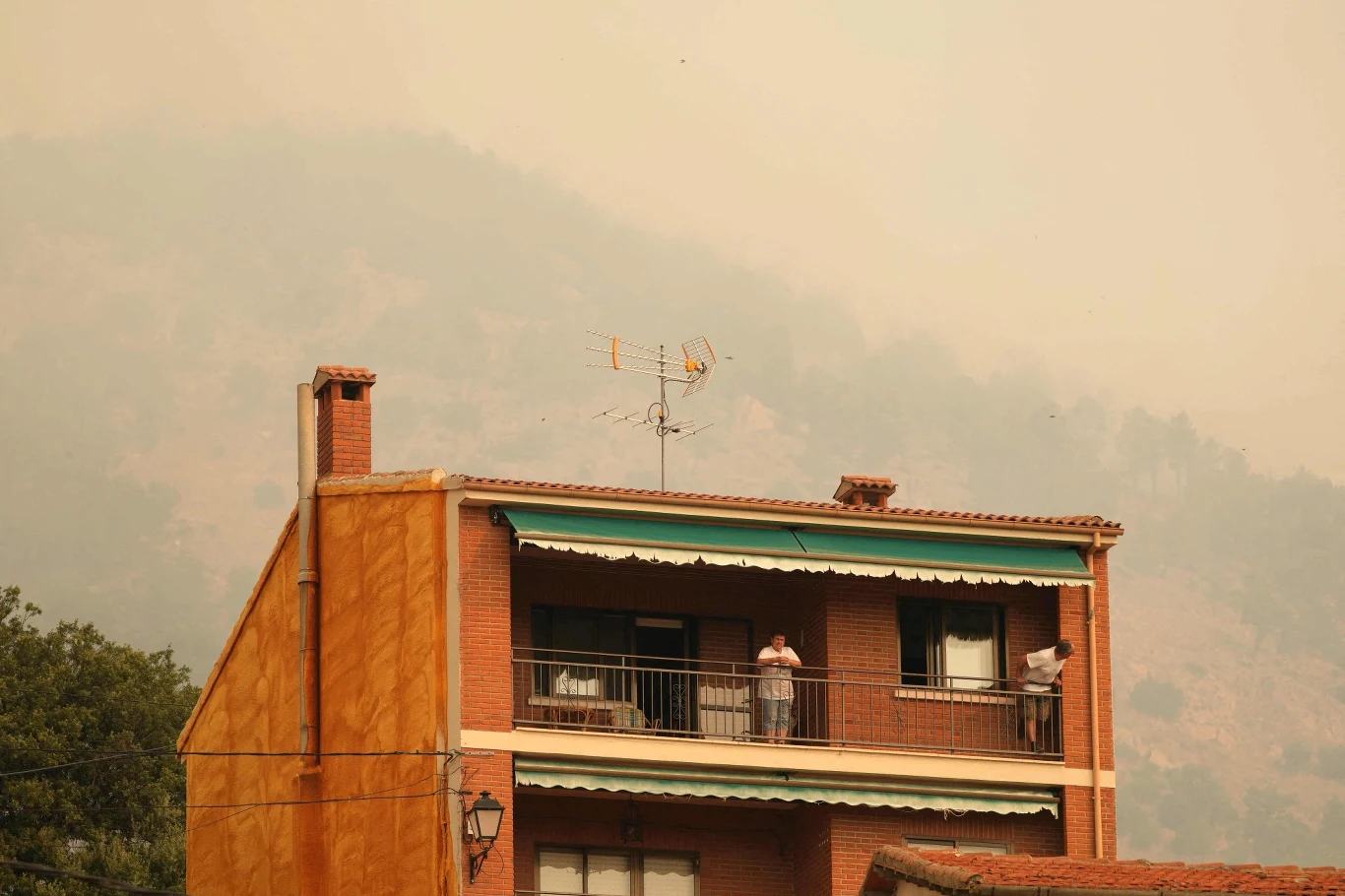 Z powodu pożarów w środkowej Hiszpanii ewakuowano już ponad tysiąc osób