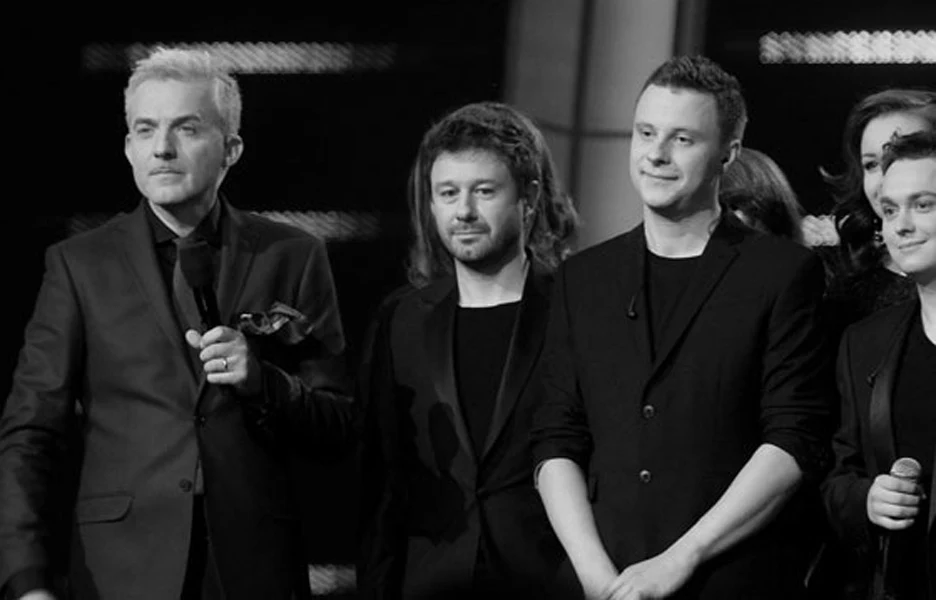 Łukasz Mojecki w "Bitwie na głosy" (stoi obok Andrzeja Piasecznego)