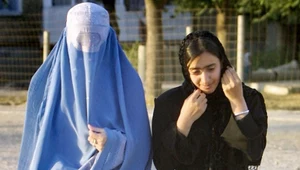 Kobiety w Afganistanie znów są zmuszone nosić burki, które zakrywają całe ich ciało, łącznie z oczami 