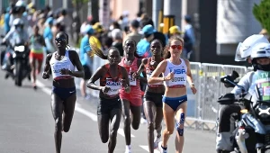Maraton na igrzyskach olimpijskich - Tokio 2020 (pierwsza z lewej: Lonah Chemtai Salpeter)