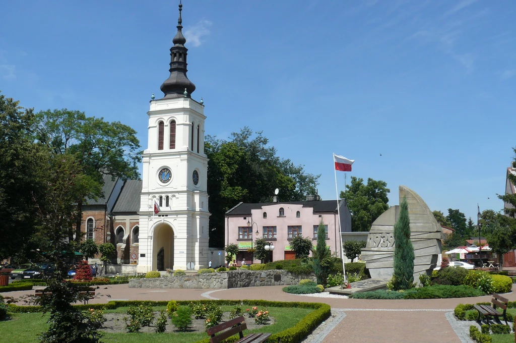 W okolicach uniejowskiego rynku zwiedzimy kilka wielowiekowych zabytków