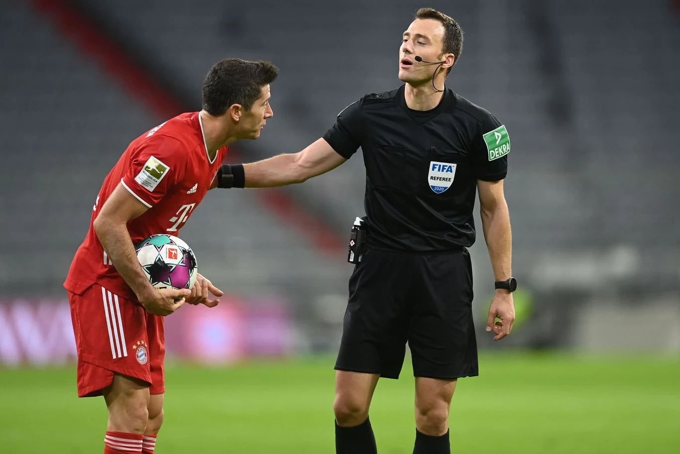 Robert Lewandowski i Felix Zwayer Robert Lewandowski i Felix Zwayer