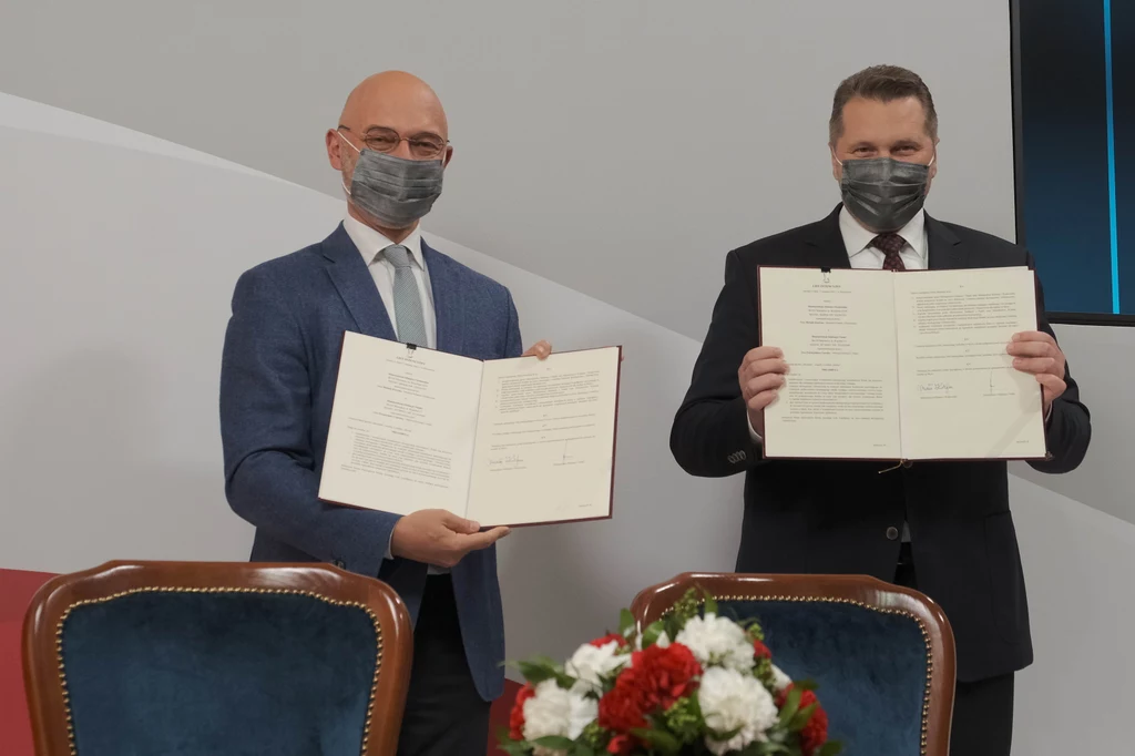 Minister edukacji i nauki Przemysław Czarnek oraz minister klimatu i środowiska Michał Kurtyka