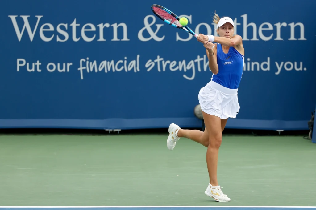 Tenis. WTA w Charleston: Magda Linette - Katie Volynets. O której godzinie? Transmisja w tv i online live stream. Gdzie oglądać? Na zdjęciu Linette Tenis. WTA w Charleston: Magda Linette - Katie Volynets. O której godzinie? Transmisja w tv i online live stream. Gdzie oglądać? Na zdjęciu Linette