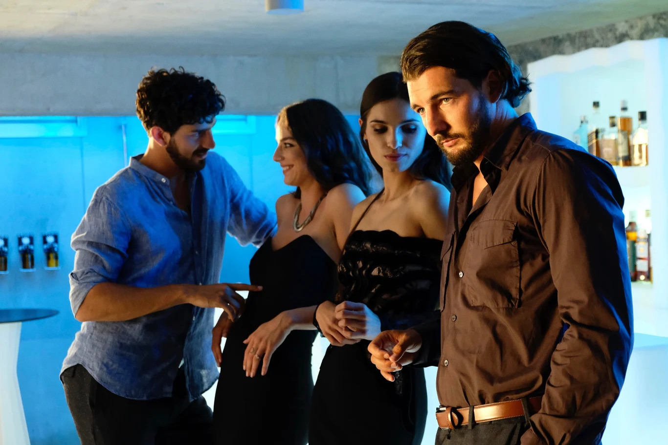 "Po raz pierwszy w swojej filmowej karierze podejmuję temat bohatera, a raczej bohaterki, która nie jest w jednoznaczny sposób pozytywna. Jest to dla mnie bardzo ciekawa i nowa droga, zupełnie nowe doświadczenie. Wszyscy jednak kochamy filmy o gangsterach i fascynujemy się mrocznymi bohaterami, mimo że wiemy, że są to ludzie o wątpliwej moralności. Robimy więc kino gangsterskie tylko, że z dziewczynami lekkich obyczajów w roli głównej" - opowiada Maria Sadowska. 