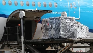 Na zdj. transport prawdziwych 100 000 szczepionek przeciwko COVID-19 przekazanych przez Hiszpanię Ekwadorowi 