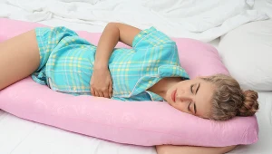 Najbezpieczniejsza pozycja to ta na lewym boku - najlepiej w oparciu o poduszkę