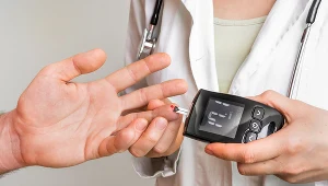 Powikłania cukrzycy to jeden z najczęstszych problemów zdrowotnych osób po 60 roku życia. Przez zły styl życia na cukrzycę typu II - chorują coraz młodsi