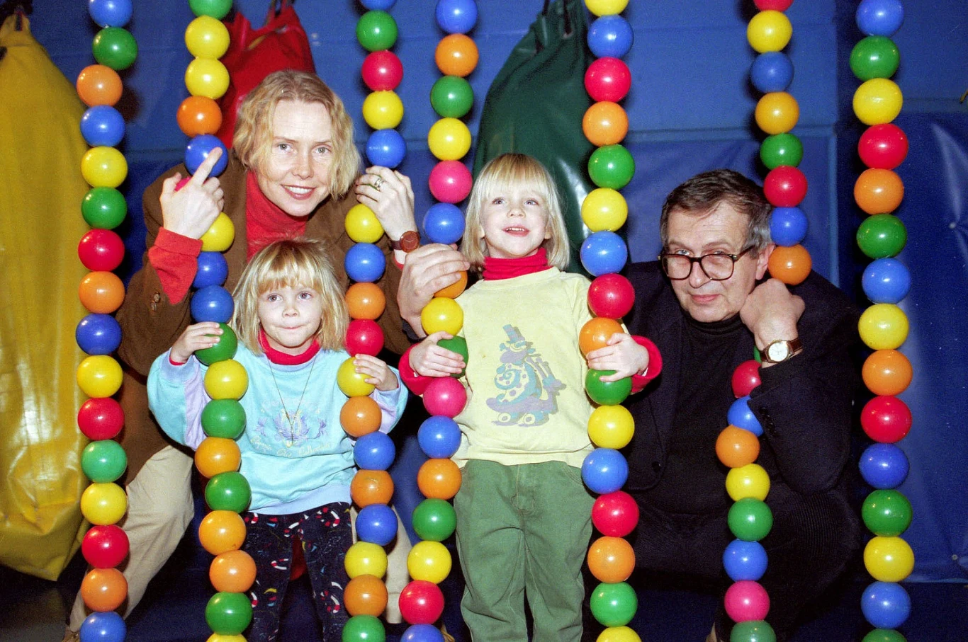  Ewa Błaszczyk z mężem Jackiem Janczarskim i córkami, 1997 rok