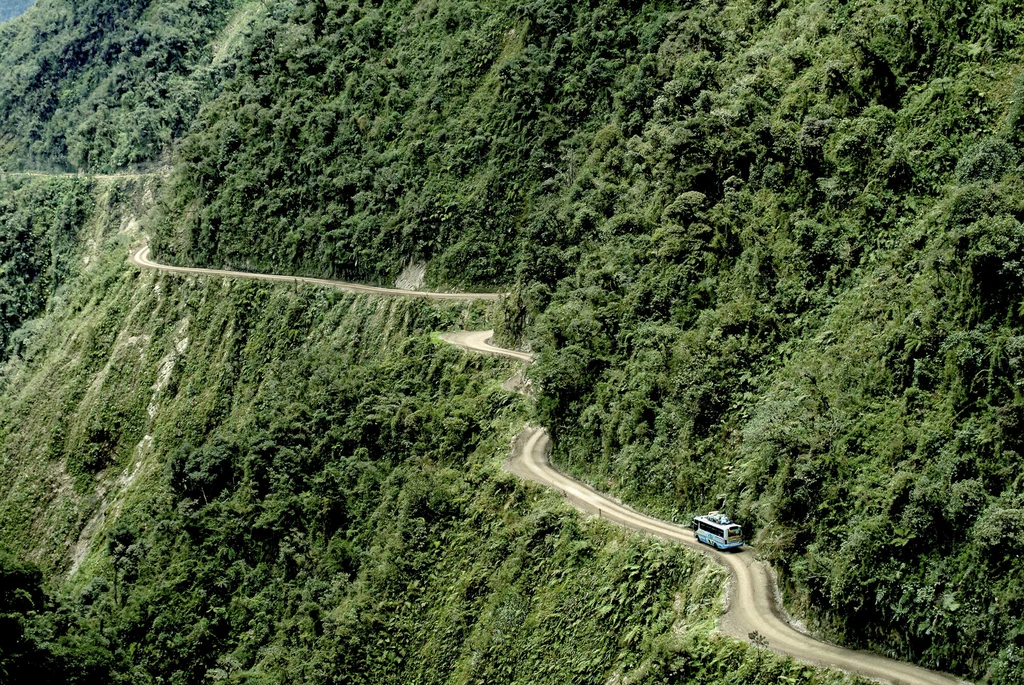 Yungas Road w Boliwii jest uważana za jedną z najbardziej niebezpiecznych dróg na naszej planecie