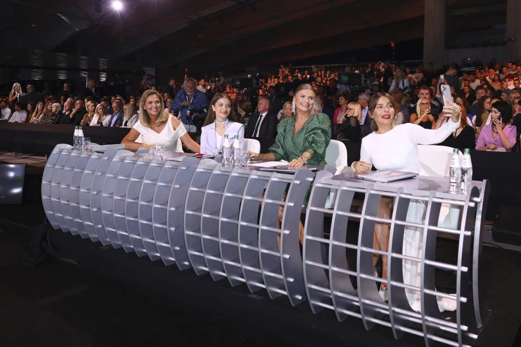 Jury: Ewa Wachowicz, Viki Gabor, Viola Piekut, Edyta Herbuś