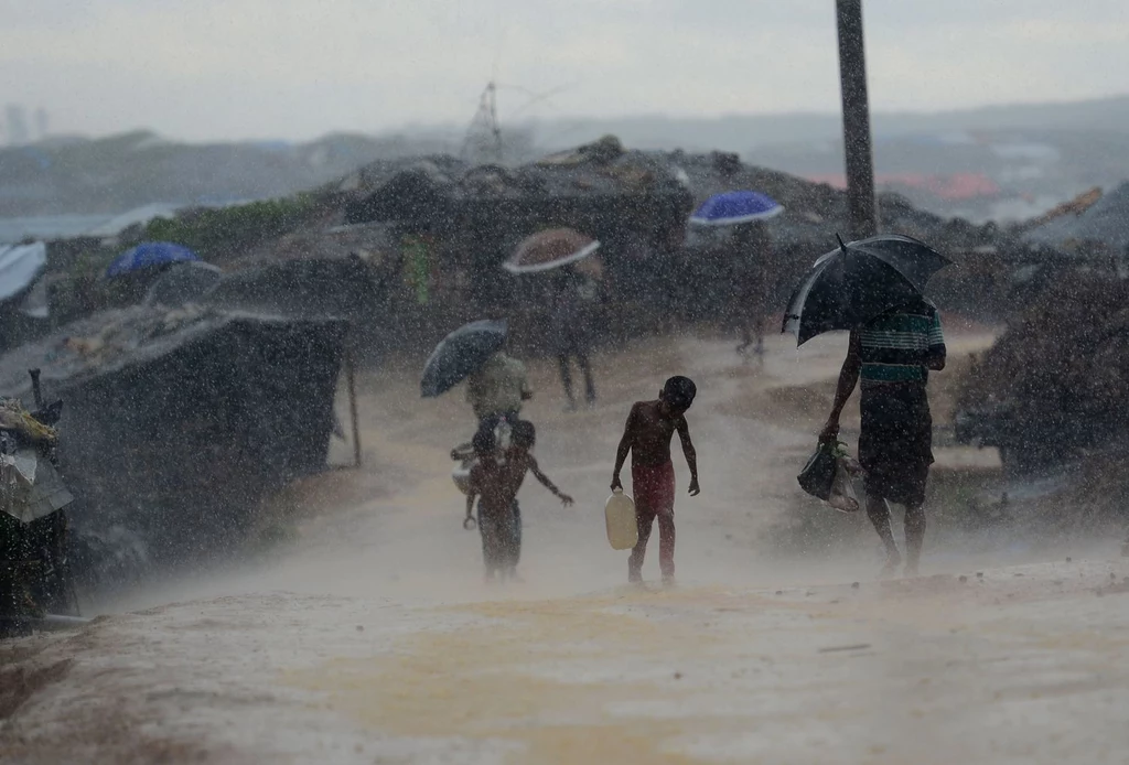 W obozach dla uchodźców w Bangladeszu regularnie dochodzi do osunięć ziemi i podtopień podczas monsunów.
