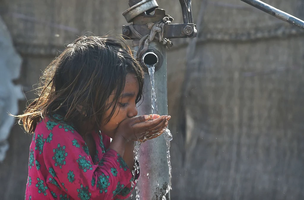 920 mln dzieci jest poważnie narażonych na niedobór wody