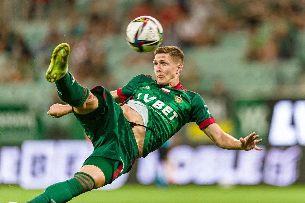 Fabian Piasecki popisał się wspaniałym uderzeniem w końcówce Fabian Piasecki popisał się wspaniałym uderzeniem w końcówce