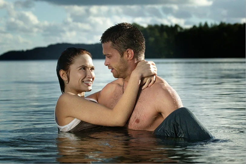 Po sukcesie "Masz na imię Justine" Anna Cieślak wylądowała w ramionach Macieja Zakościelnego w romantycznej komedii "Dlaczego nie!" (2007) reklamowanej jako współczesna wersja bajki o Kopciuszku, który po wielu perypetiach trafia na swego księcia z bajki.