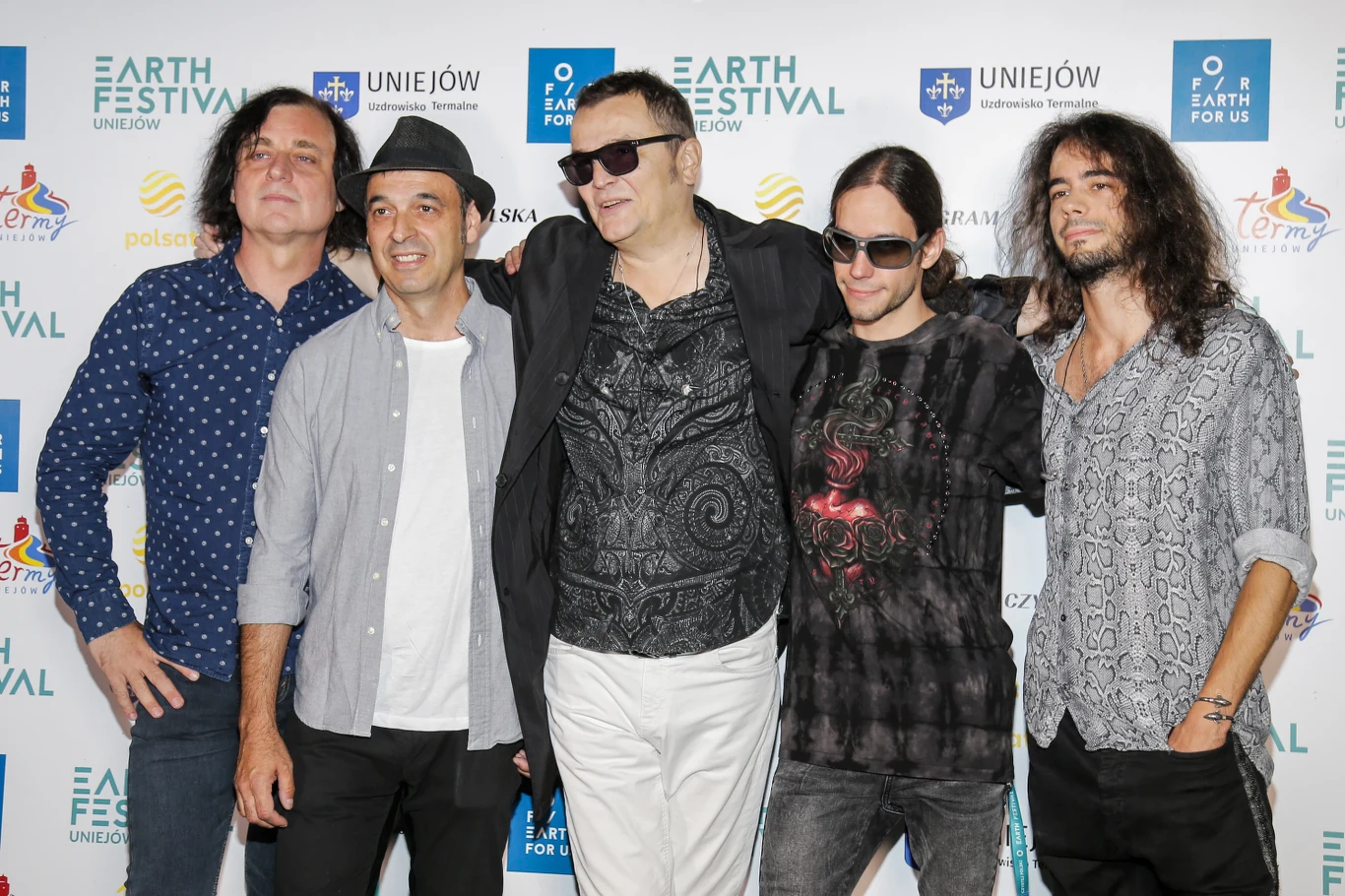 Robert Gawliński i zespół Wilki na Earth Festival 2021 w Uniejowie Robert Gawliński i zespół Wilki na Earth Festival 2021 w Uniejowie