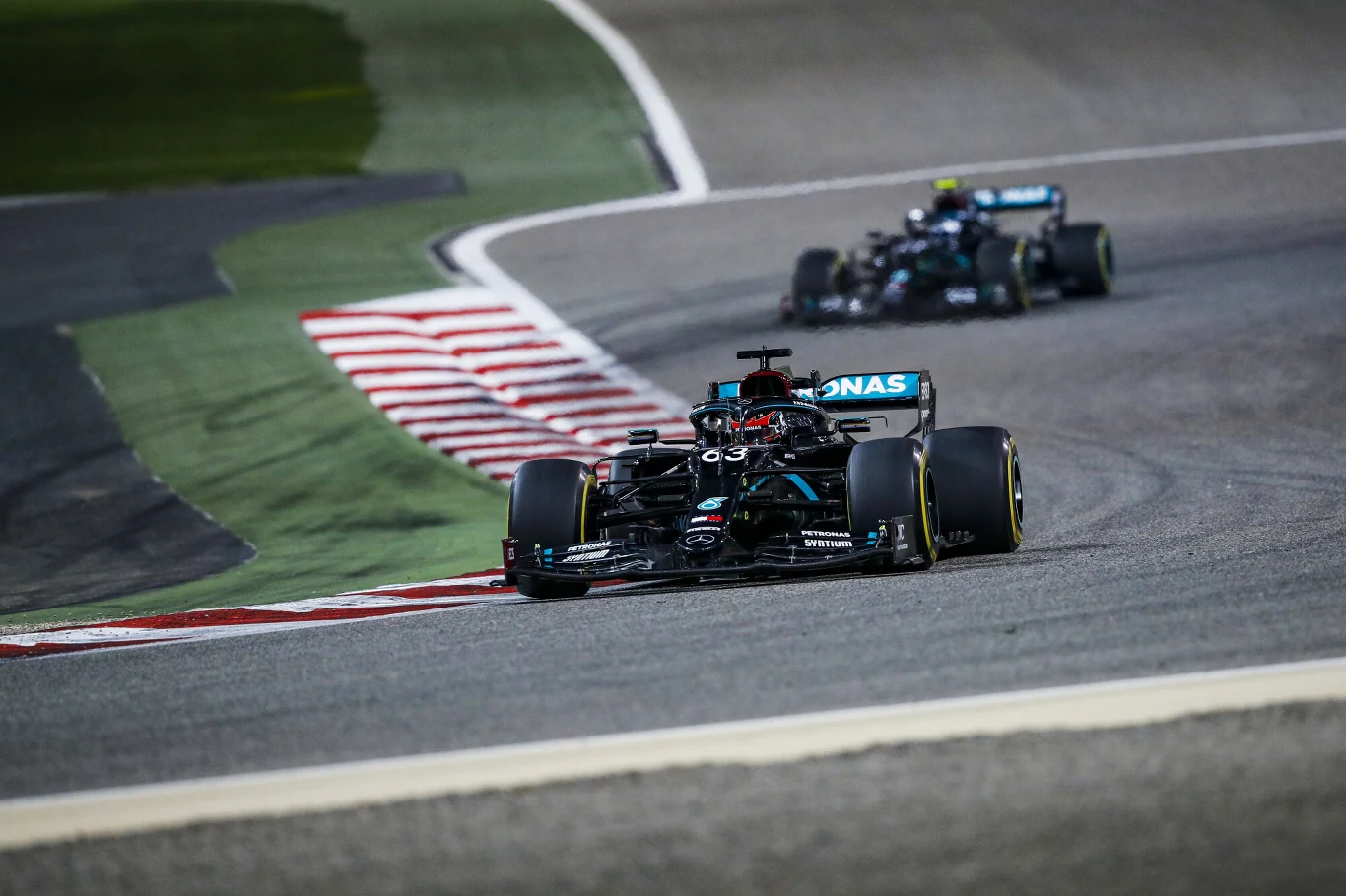Russell czy Bottas - kto z nich będzie towarzyszył w kolejnym sezonie Hamiltonowi? Russell czy Bottas - kto z nich będzie towarzyszył w kolejnym sezonie Hamiltonowi?