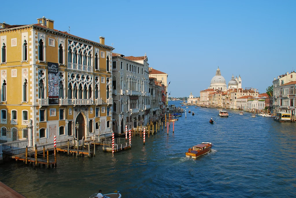 Wenecja jest wymarzonym kierunkiem dla wielu turystów. Ale tłumy w wakacje są tam wręcz pewne