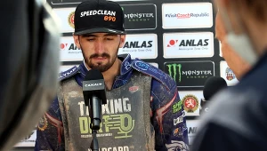 Co on wygaduje? Kibice pukają się po głowie