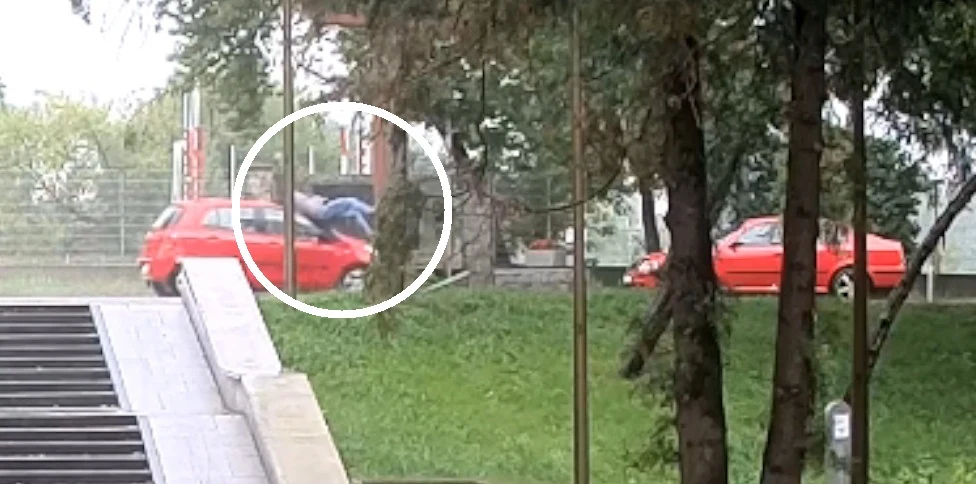 25-latek, który wjechał na przejście na elektrycznej hulajnodze został ranny i trafił do szpitala 25-latek, który wjechał na przejście na elektrycznej hulajnodze został ranny i trafił do szpitala