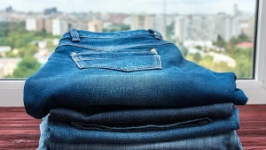 Takie jeansy znów wracają do mody. Gwiazdy już je noszą