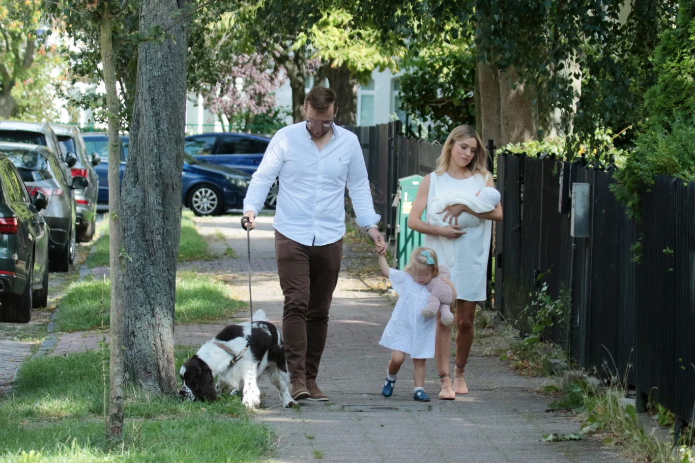 Patrząc na zrobione przez fotoreporterów zdjęcia, aż trudno uwierzyć, że Kasia rodziła niespełna tydzień temu. Widać, że macierzyństwo służy córce polityka, która aż promieniała!
Patrząc na zrobione przez fotoreporterów zdjęcia, aż trudno uwierzyć, że Kasia rodziła niespełna tydzień temu. Widać, że macierzyństwo służy córce polityka, która aż promieniała!