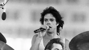 Mick Jagger za plecami Charliego Wattsa - koncert The Rolling Stones w Dallas w 1981 r.